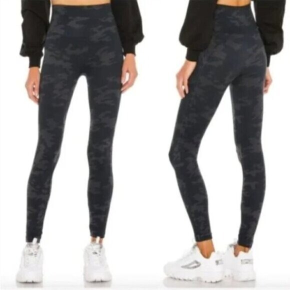 Spanx Look At Me Now Seamless Leggings Black Camo size Large - Picture 1 of 9